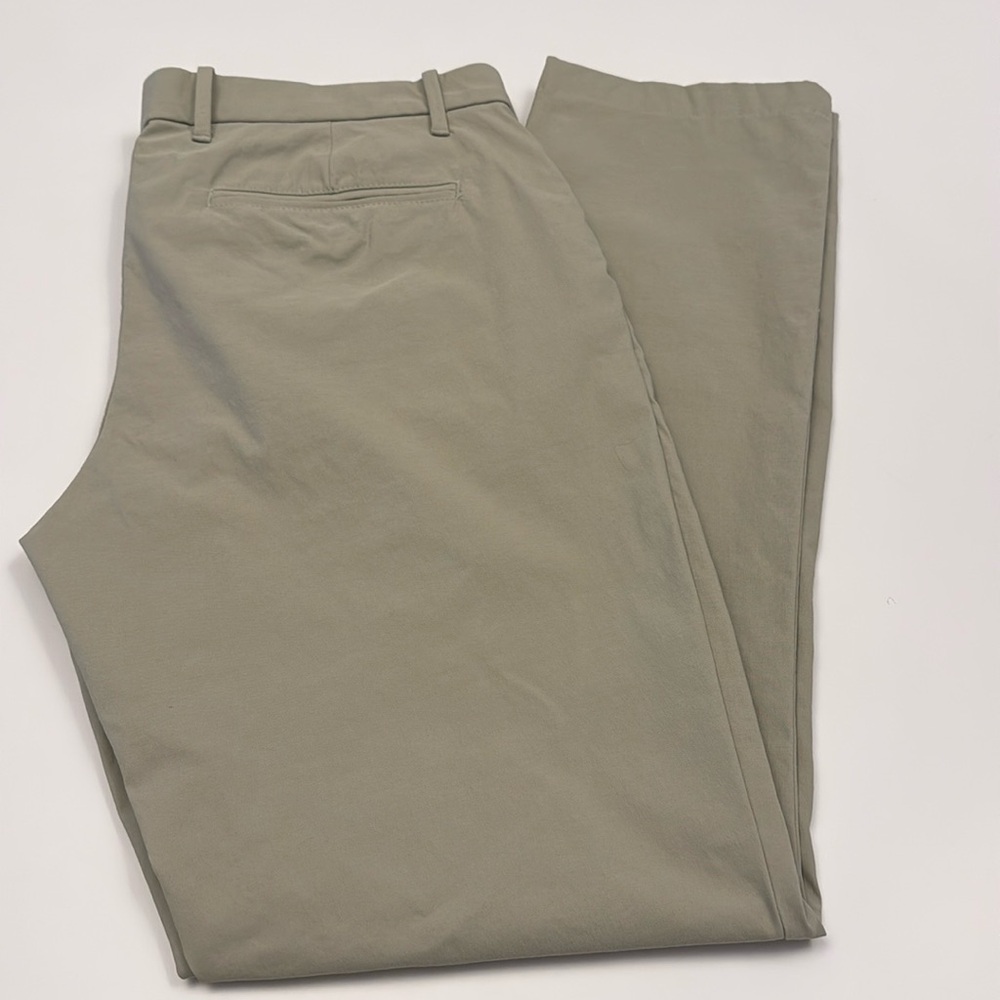 Men's Gap Khaki pants, 30 x 32